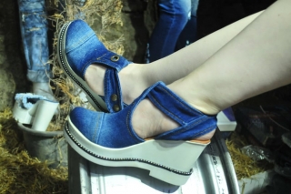 Rifľové sandálky na platforme