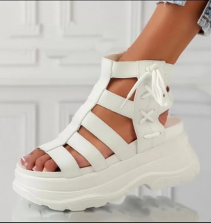Biele sandále na platforme 